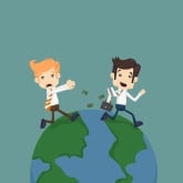 Escroc fuit en courant sur globe terrestre