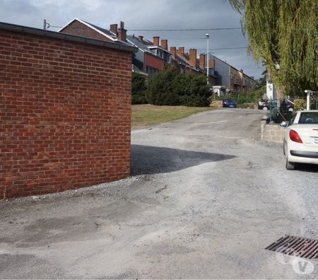 Location parking & garage Namur Saint-Servais - Photos Vivastreet BOX fermé pour véhicule ou dépôt