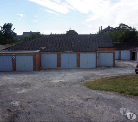 Location parking & garage Namur Saint-Servais - Photos Vivastreet BOX fermé pour véhicule ou dépôt