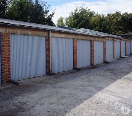 Location parking & garage Namur Saint-Servais - Photos Vivastreet BOX fermé pour véhicule ou dépôt