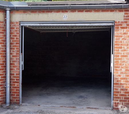 Location parking & garage Namur Saint-Servais - Photos Vivastreet BOX fermé pour véhicule ou dépôt