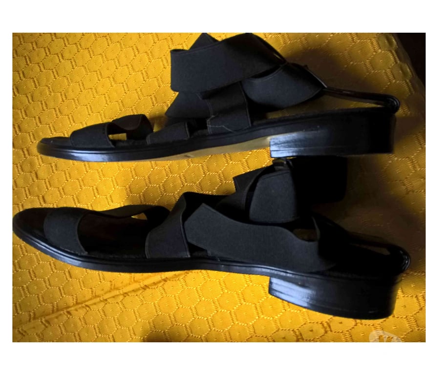 Chaussures Kelmis La Calamine - Photos Vivastreet Chaussures pour femmes de pointure 38 NEUF ou comme NEUF en 