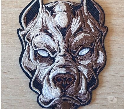 Collections Bruxelles-Centrum Bruxelles (Brussels) - Photos Vivastreet écusson patch brodé tête de chien pitbull 7x5,5 cm