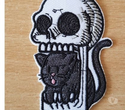 Collections Bruxelles-Centrum Bruxelles (Brussels) - Photos Vivastreet écusson patch brodé tête de mort + chat n°1 6,5x4 cm