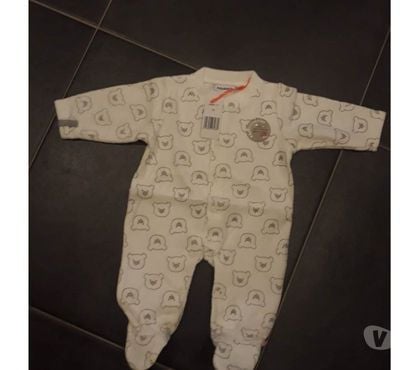 Vêtements bébés Tournai-Centrum Tournai - Photos Vivastreet 1 mois pyjama velours 1 mois noukie ‘ s neuf