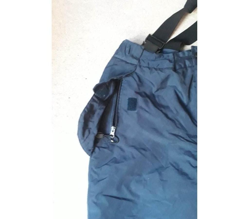 Matériel de sport Tournai Tournai-Centrum - Photos Vivastreet combinaison pantalon de ski bleu marine femme taille 38 ( ta