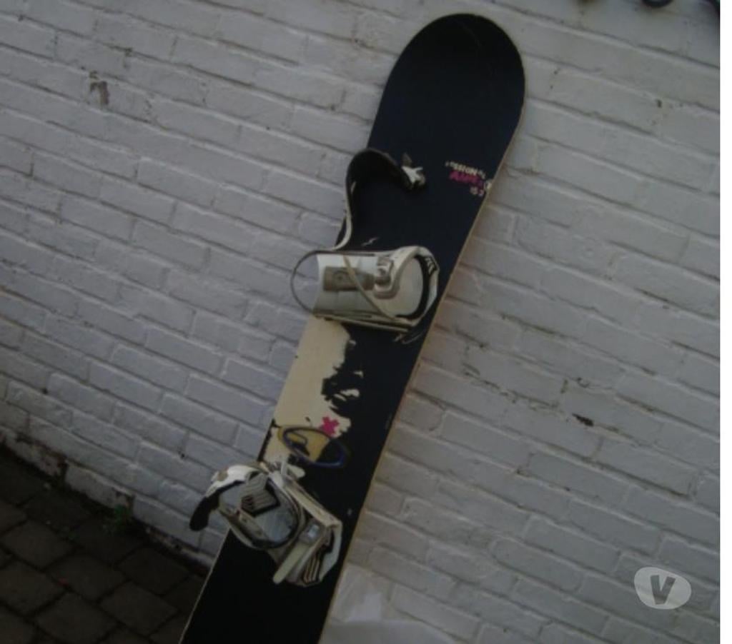 Matériel de sport Rixensart Rixensart-Centrum - Photos Vivastreet snowboard ou ski et bottines+casque, chausettes, combinais.