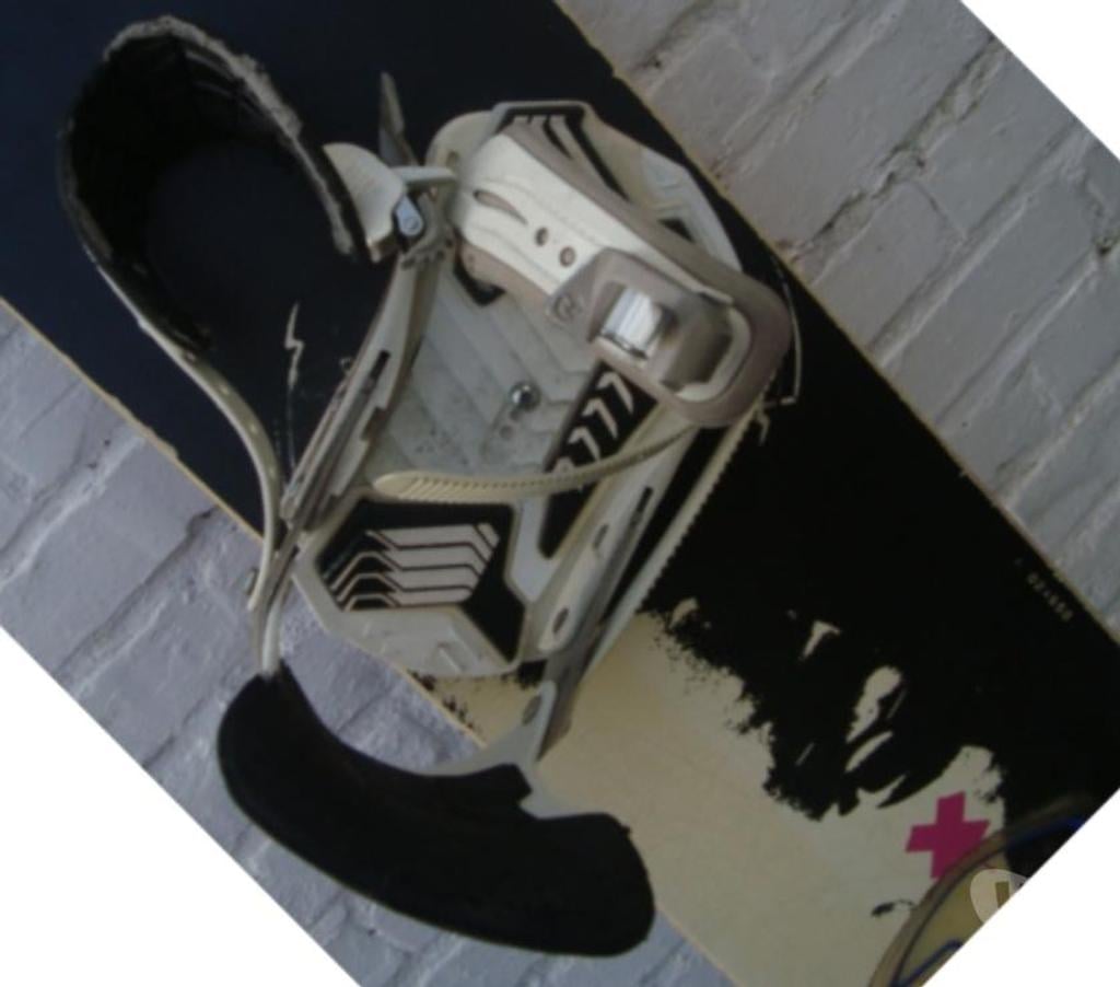 Matériel de sport Rixensart Rixensart-Centrum - Photos Vivastreet snowboard ou ski et bottines+casque, chausettes, combinais.