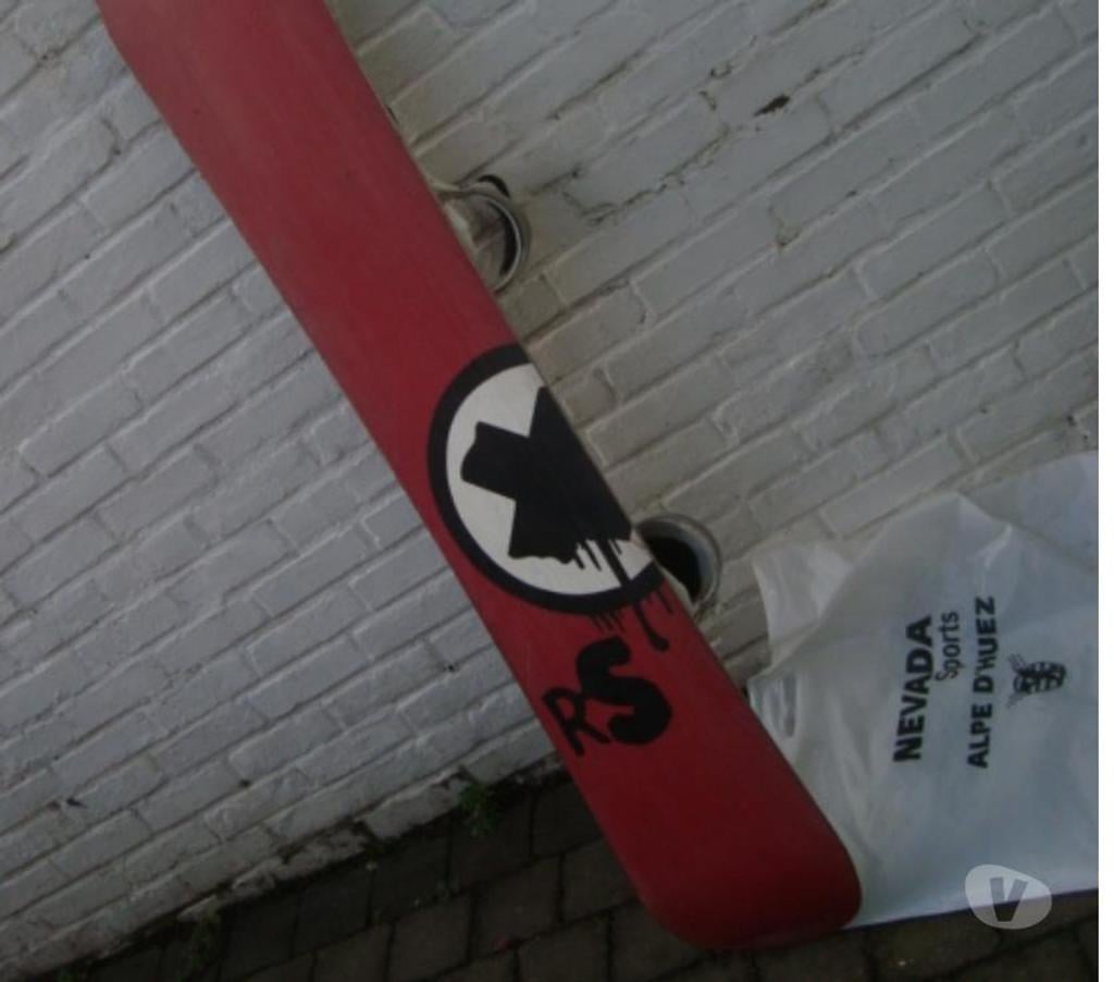 Matériel de sport Rixensart Rixensart-Centrum - Photos Vivastreet snowboard ou ski et bottines+casque, chausettes, combinais.