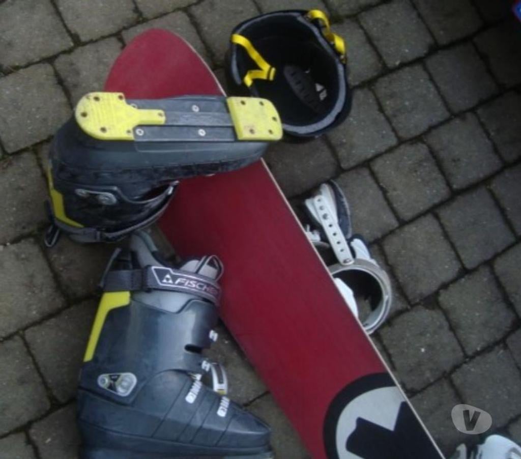Matériel de sport Rixensart Rixensart-Centrum - Photos Vivastreet snowboard ou ski et bottines+casque, chausettes, combinais.