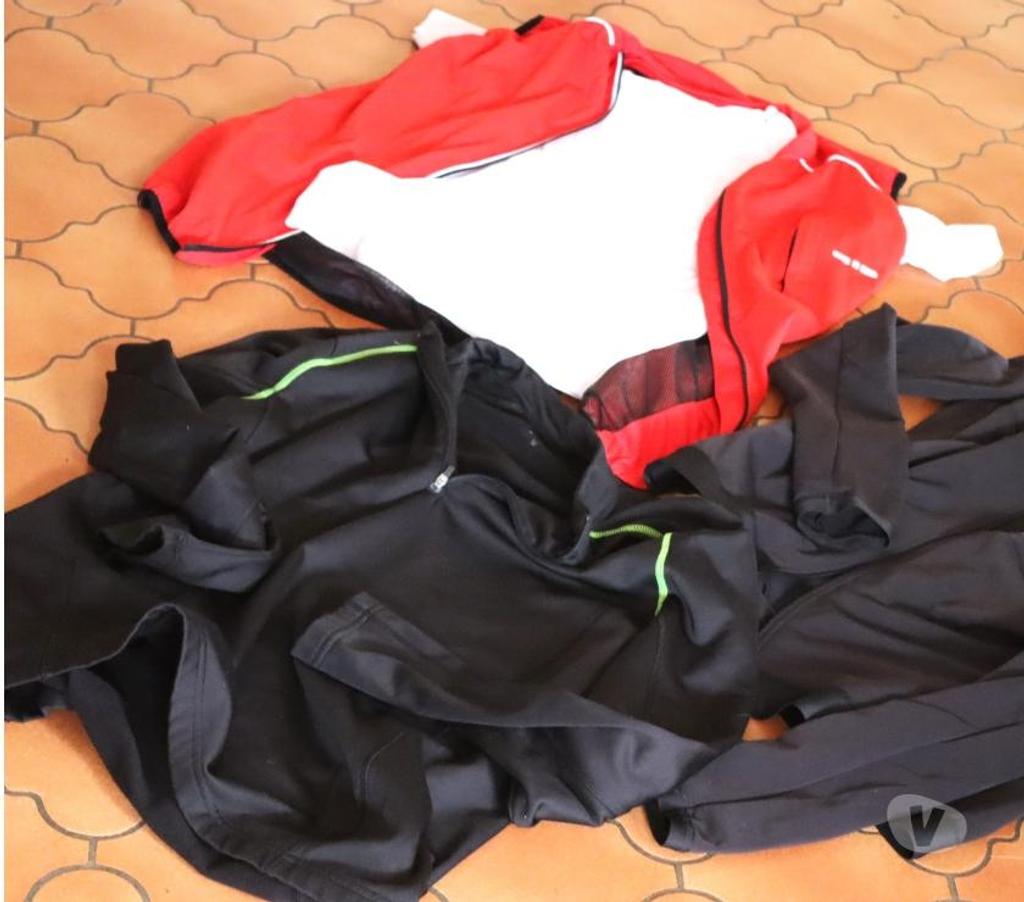 Matériel de sport Rixensart Rixensart-Centrum - Photos Vivastreet Cyclisme H vêts noirs rouges+accessoires+casque
