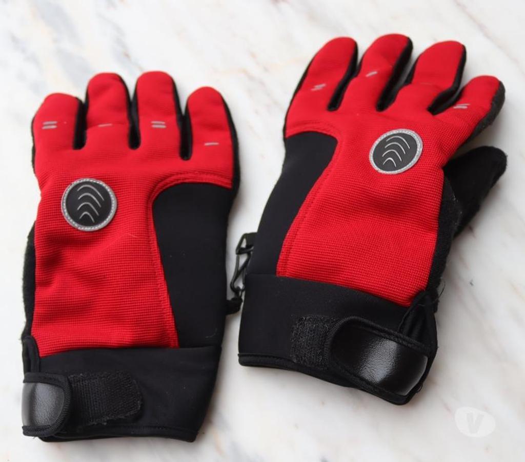 Matériel de sport Rixensart Rixensart-Centrum - Photos Vivastreet Cyclisme H vêts noirs rouges+accessoires+casque