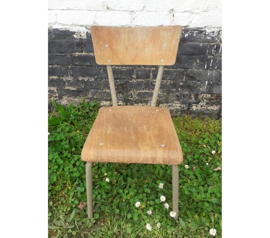 Meubles & Décoration Amougies - Photos Vivastreet Petites chaises d'écolier vintage
