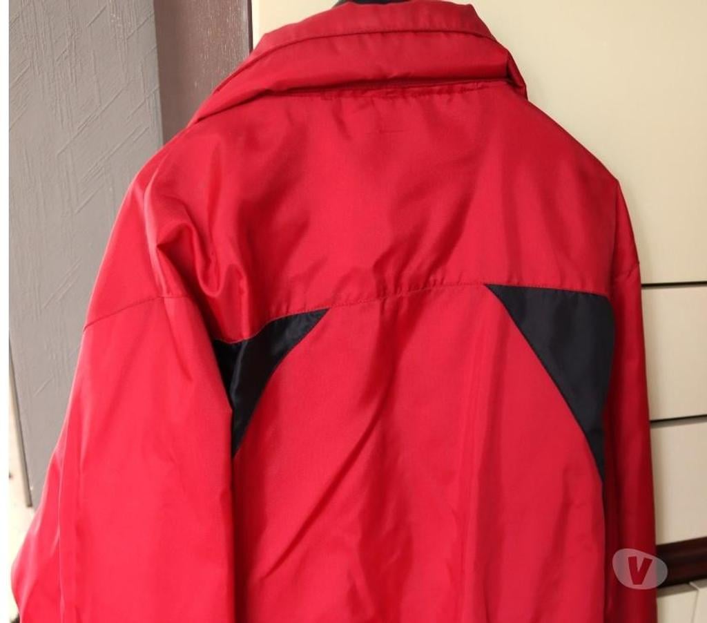 Matériel de sport Rixensart Rixensart-Centrum - Photos Vivastreet Anorak et autre blanc = T:5254 >10 €