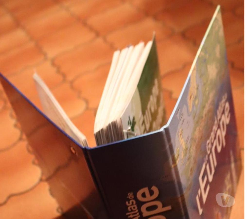 Livres Rixensart Rixensart-Centrum - Photos Vivastreet GRAND ATLAS de l' EUROPE (actuel) en farde classeur