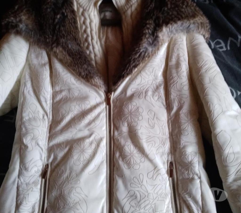 Vêtements occasion Mouscron Herseaux - Photos Vivastreet jolie doudoune marque desigual taille 40
