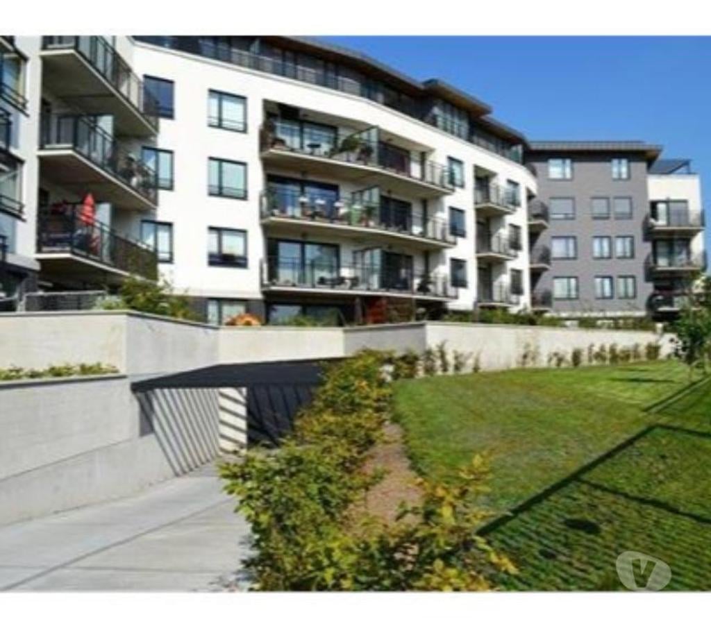 Location parking & garage Jette - Photos Vivastreet Emplacement de parking en face hôpital Brugmann