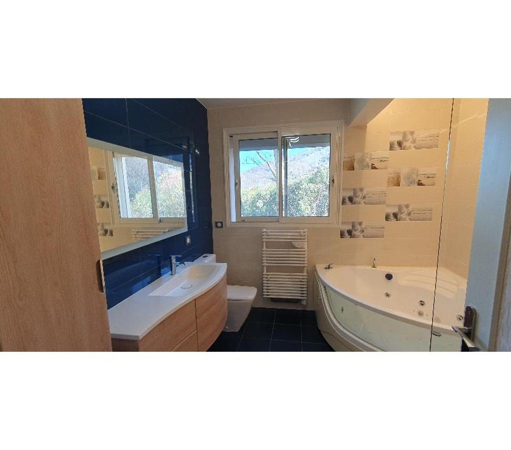 Annonce maison France - Photos Vivastreet Près de Perpignan Belle villa de 204m² avec grand parc