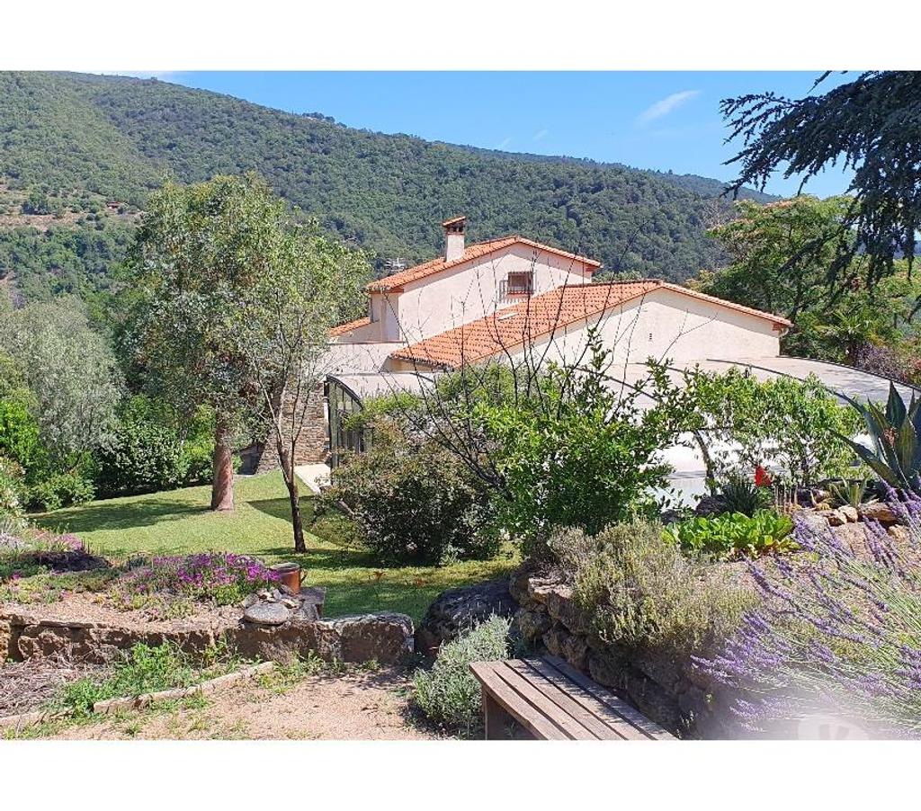 Annonce maison France - Photos Vivastreet Près de Perpignan Belle villa de 204m² avec grand parc