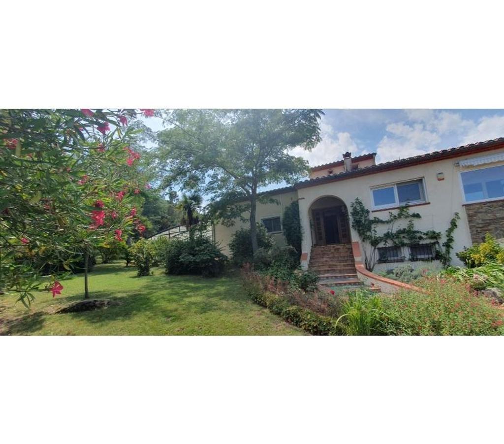 Annonce maison France - Photos Vivastreet Près de Perpignan Belle villa de 204m² avec grand parc