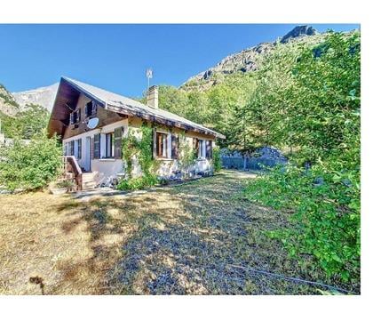 Annonce maison - Photos Vivastreet HAUTES-ALPES - CHALET DANS UN CADRE PAIBLE AVEC VUE DEGAGEE