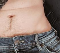 Jeune homme propose massage