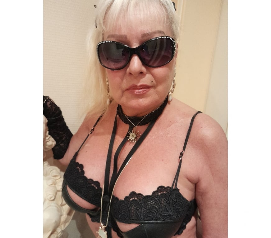 Escort Aubange Athus - Photos Vivastreet BLONDE ULTRA SEXY TOP CLASS A ATHUS