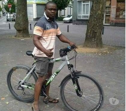Rencontre homme Bruxelles-Centrum Bruxelles (Brussels) - Photos Vivastreet Homme recherche femme