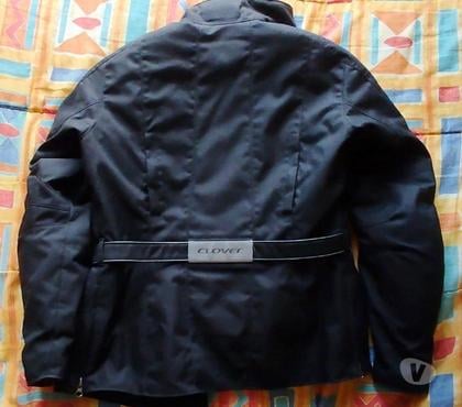 Accessoires moto d'occasion - Photos Vivastreet Équipement complet de vêtements pour motarde femme.