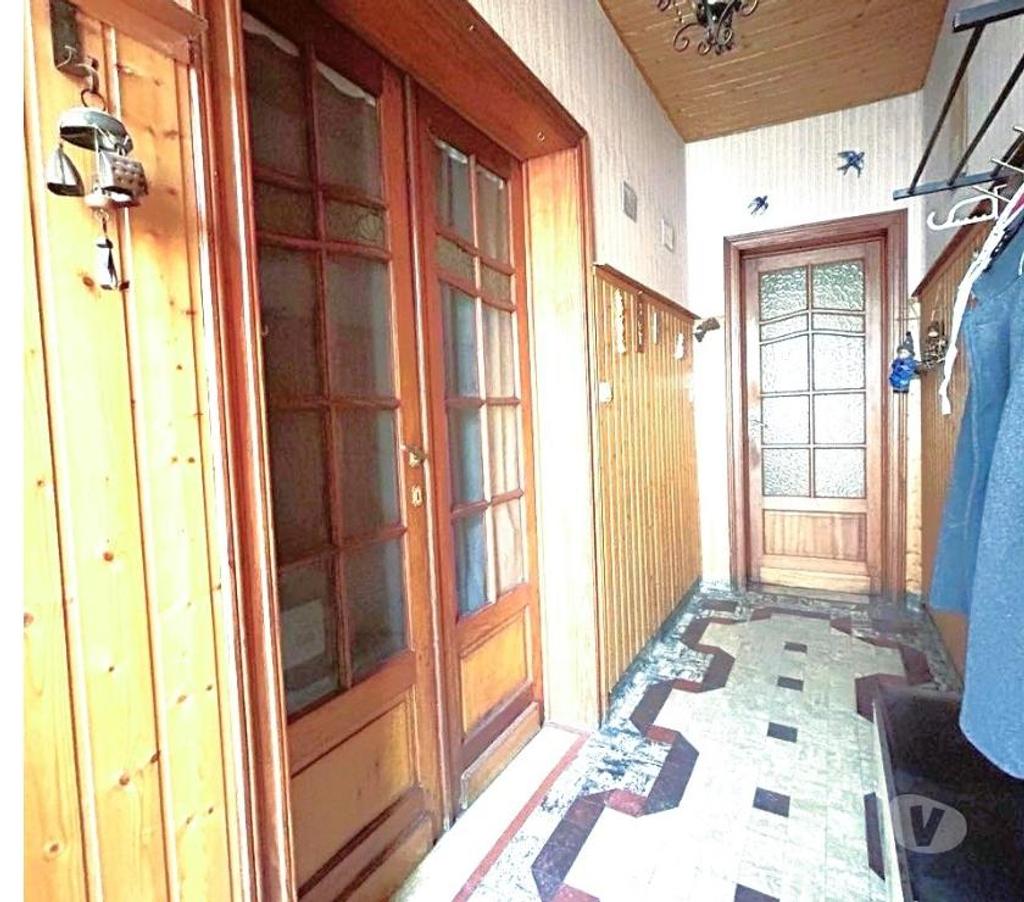 Annonce maison Jumet Lodelinsart - Photos Vivastreet Vendue: Maison 5 chambres + jardin + entrepôt. PEB D.