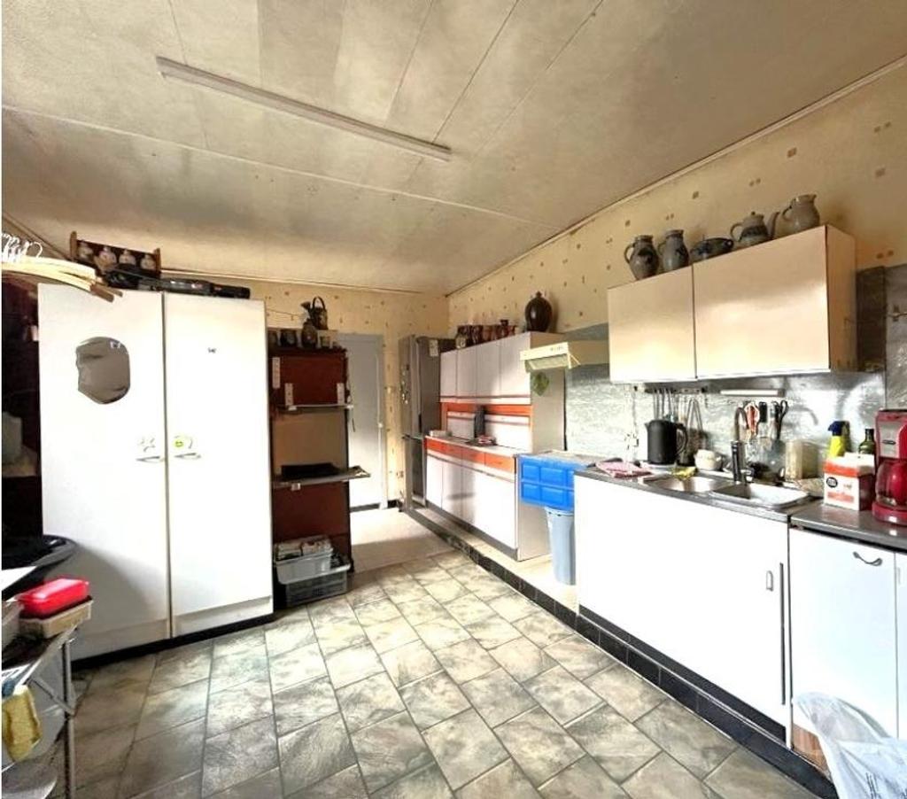 Annonce maison Jumet Lodelinsart - Photos Vivastreet Vendue: Maison 5 chambres + jardin + entrepôt. PEB D.