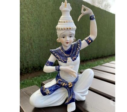 Décoration - art Virton-Centrum Virton - Photos Vivastreet Très belle statuette cambodgienne en porcelaine