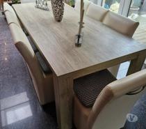Table de salle à manger et chaises à vendre