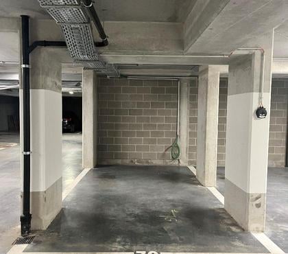 Location garage - Photos Vivastreet Place parking souterrain - Stephanie