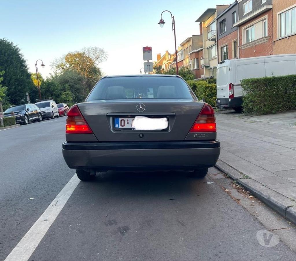 Voitures de collection Ganshoren - Photos Vivastreet Mercedes C220 DIESEL AUTOMATIQUE ANCETRE 1994