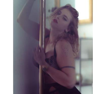 Escort girl Cuesmes Mons - Photos Vivastreet Mel : une authentique petit bout de femme