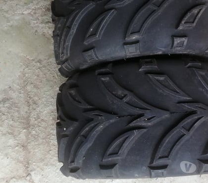 Accessoires moto d'occasion - Photos Vivastreet A vendre deux pneus de quad presque neuf