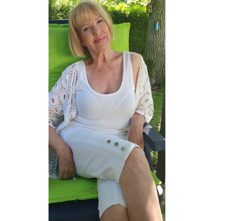 Escort Ferrières - Photos Vivastreet massage relaxant et pierres chaudes