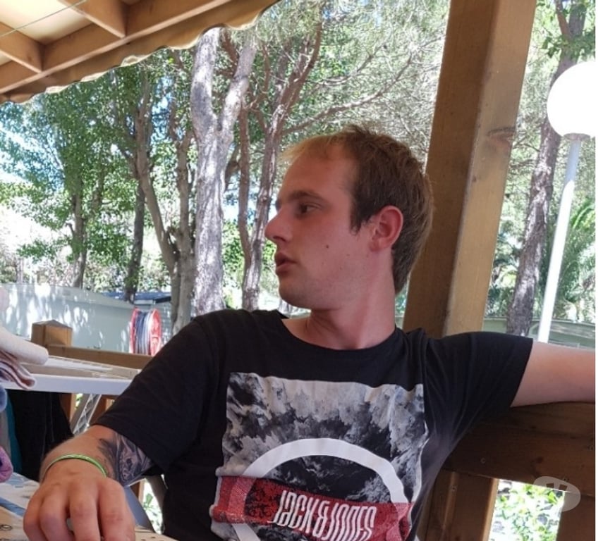 exhib Charleroi Charleroi-Centrum - Photos Vivastreet Bessoin d'aide d'une femme