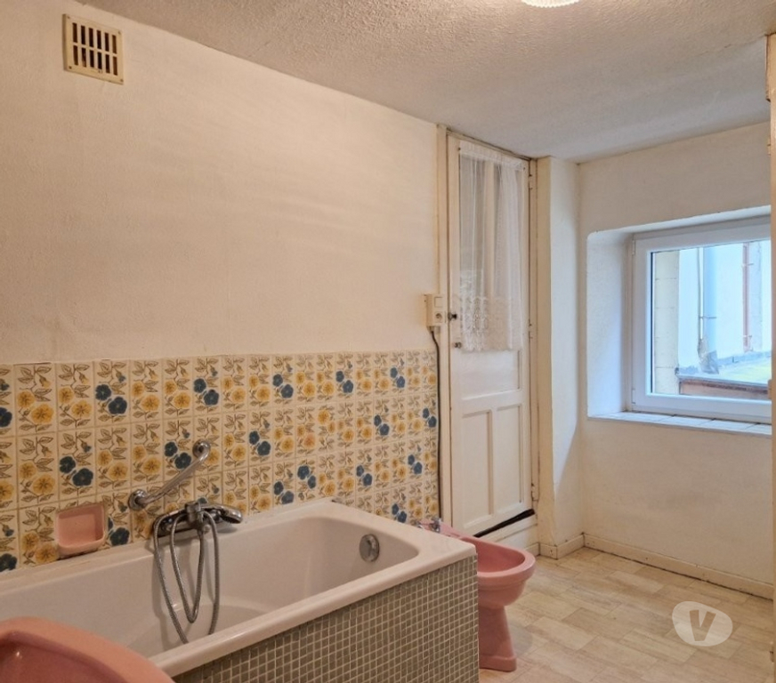 Annonce maison Bouillon Bouillon-Centrum - Photos Vivastreet BOUILLON : Belle maison mitoyenne avec terrasse, belle vue.