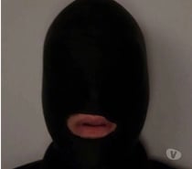 Videur de couilles cagoulé entièrement
