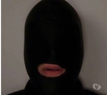 Videur de couilles cagoulé entièrement
