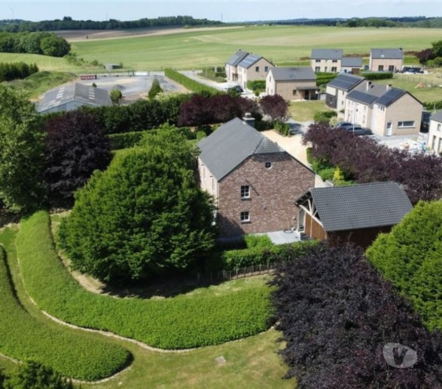 Annonce maison Ciney - Photos Vivastreet Propriété de qualité avec piscine et abords aménagés