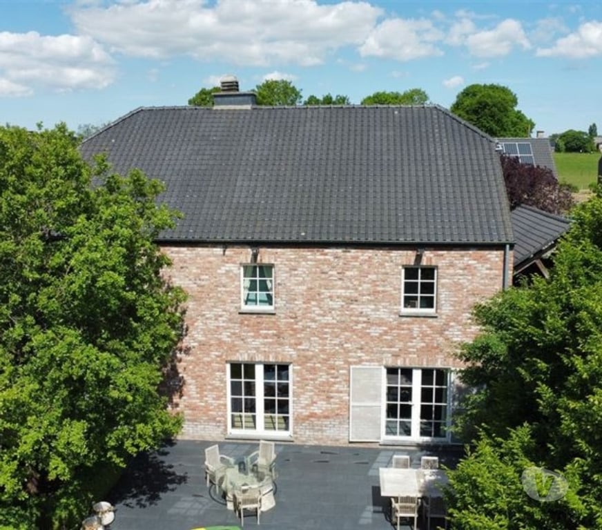 Annonce maison Ciney - Photos Vivastreet Propriété de qualité avec piscine et abords aménagés