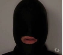 Videur de couilles cagoulé entièrement