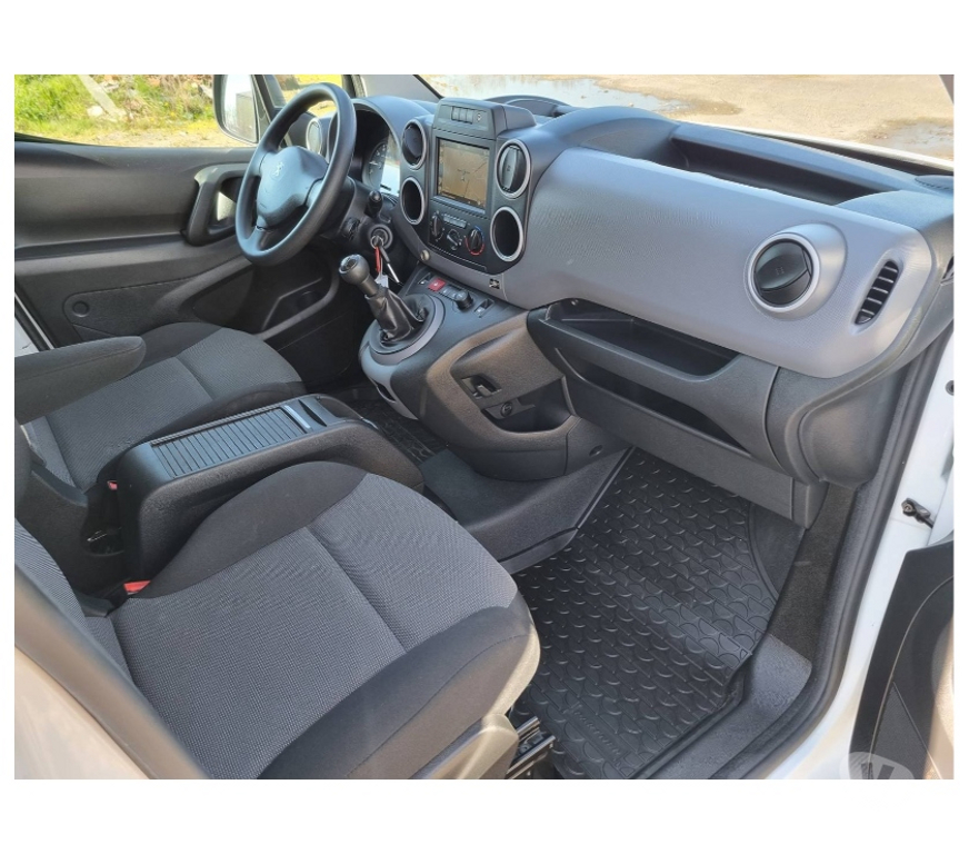 Véhicules commerciaux & utilitaires d'occasion Pont-de-Loup - Photos Vivastreet Peugeot Partner 7 2018 1.6hdi euro6 Gps airco Cruise control