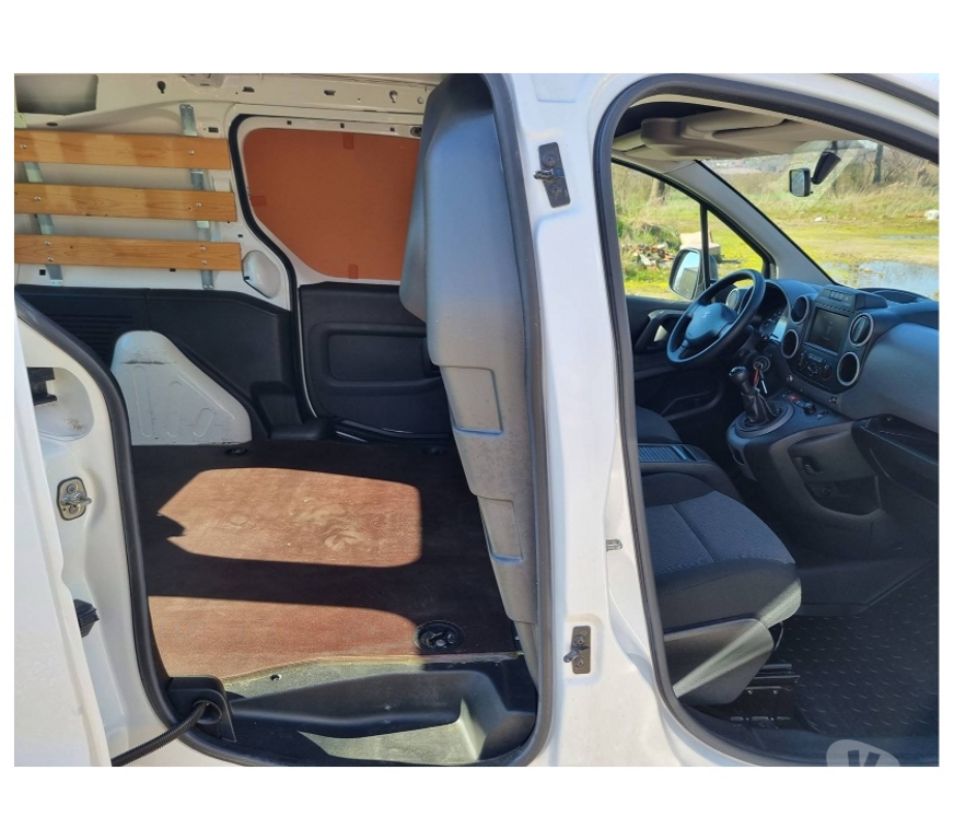 Véhicules commerciaux & utilitaires d'occasion Pont-de-Loup - Photos Vivastreet Peugeot Partner 7 2018 1.6hdi euro6 Gps airco Cruise control