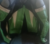 Combinaison à vendre.