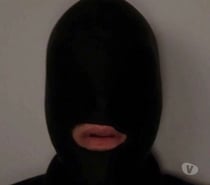 Videur de couilles cagoulé entièrement