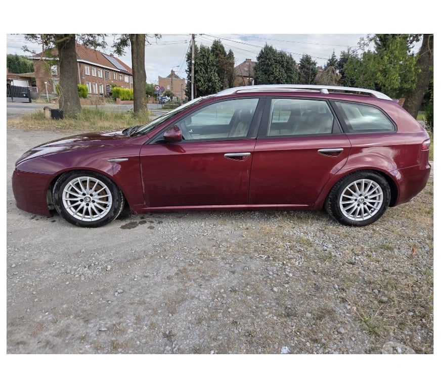 Voiture Ă vendre Pont-de-Loup - Photos Vivastreet Alfa 159 break 2008 1.9jtd 115cv Cuir Beige Ac Jantes Cruise